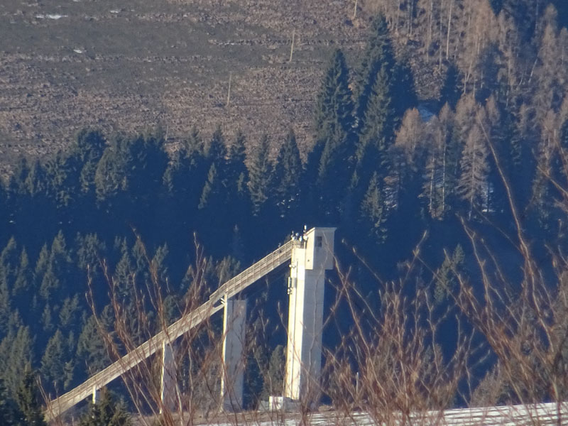 panchina gigante sul M.Ekar e drago alato di Vaia